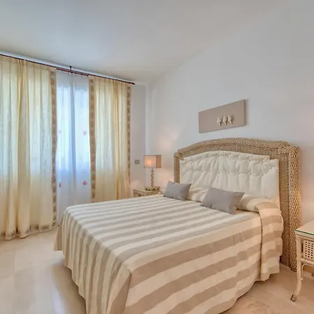 Relais Valle Dell'idro - Rooftop & Sea View, מלון